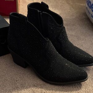 Elegant Black Ankle Boots